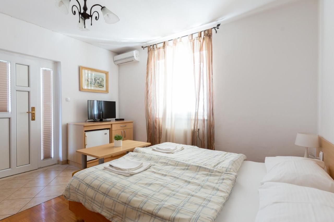 Apartments And Rooms Jeselnik بورتوروز المظهر الخارجي الصورة