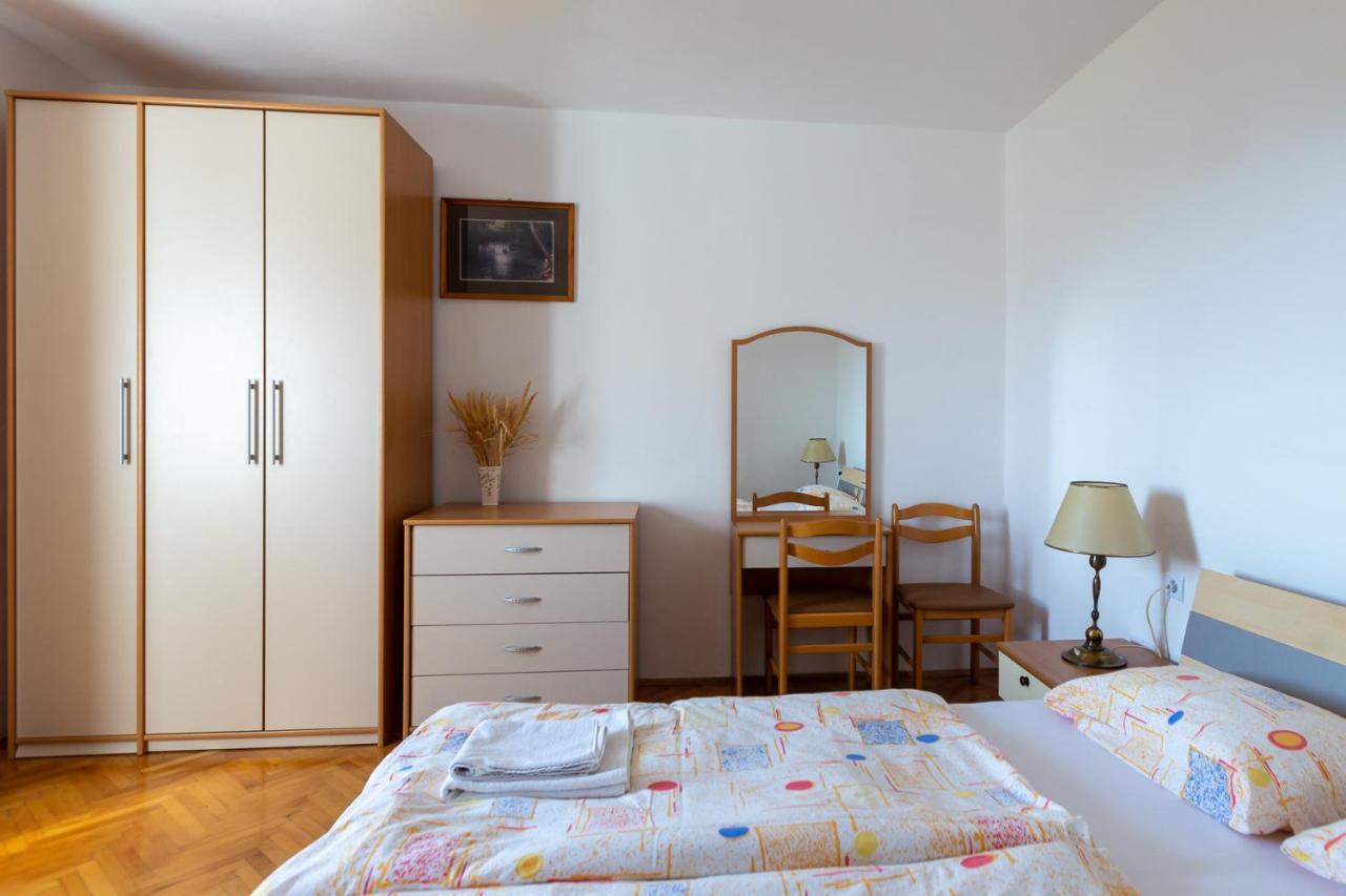 Apartments And Rooms Jeselnik بورتوروز المظهر الخارجي الصورة